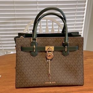✨Brand New✨ Micheal Kors purse with tags